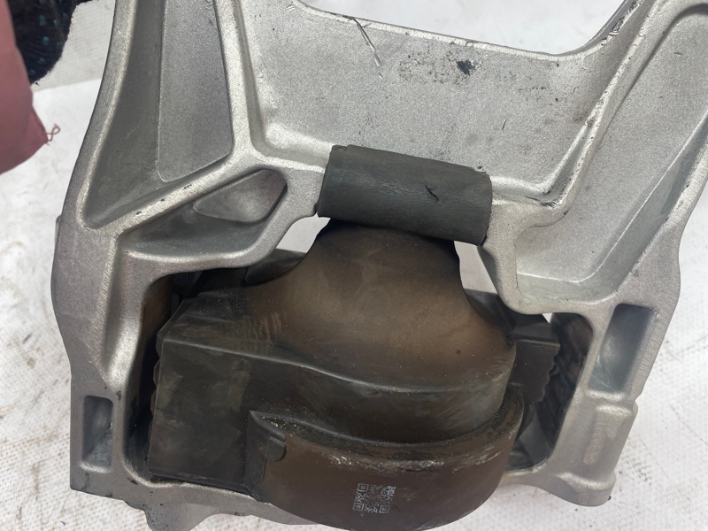 Подушка двигателя Mazda Mazda 3 2020 BP