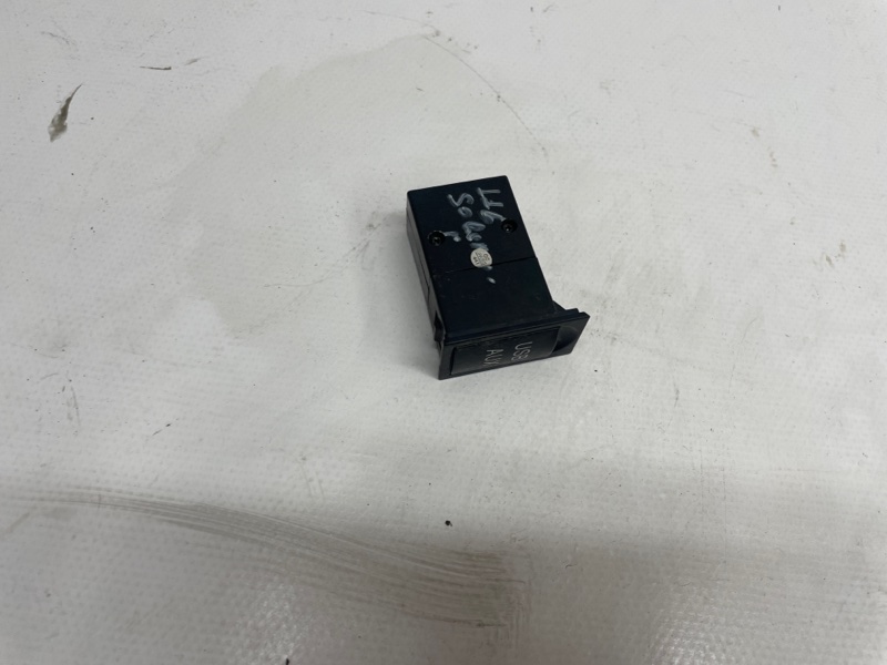 Разъем AUX / USB Lifan Solano 2017 650