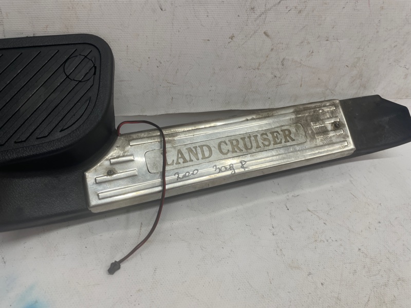 Накладка порога Toyota Land Cruiser 200 2008 Внедорожник