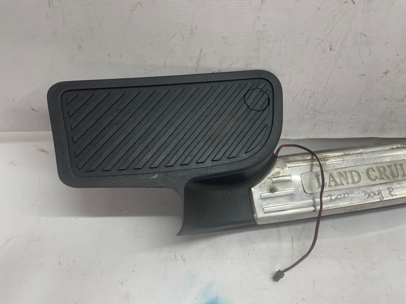Накладка порога Toyota Land Cruiser 200 2008 Внедорожник