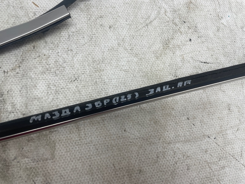 Молдинг стекла Mazda Mazda 3 2020 BP