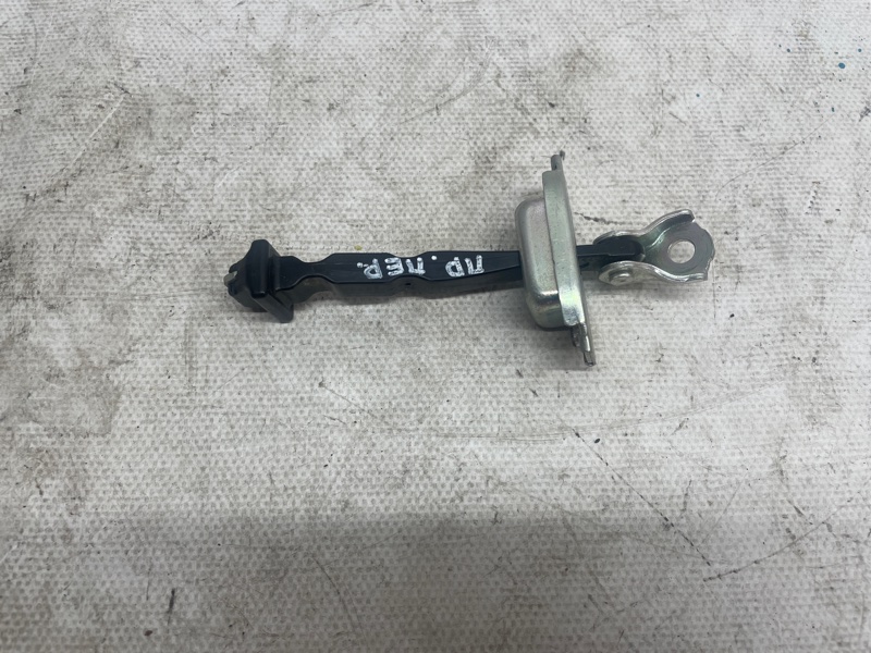 Ограничитель двери Mitsubishi Outlander 2021 GF8W