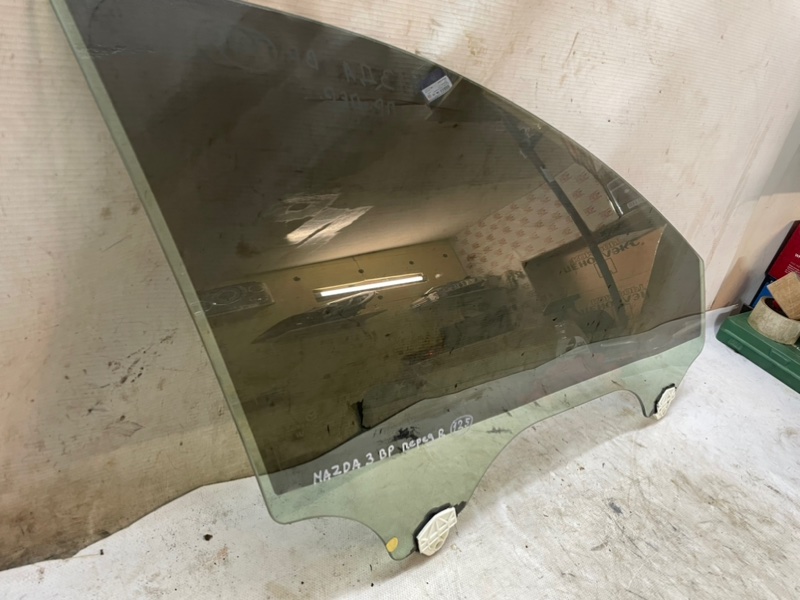 Стекло двери Mazda Mazda 3 2020 BP
