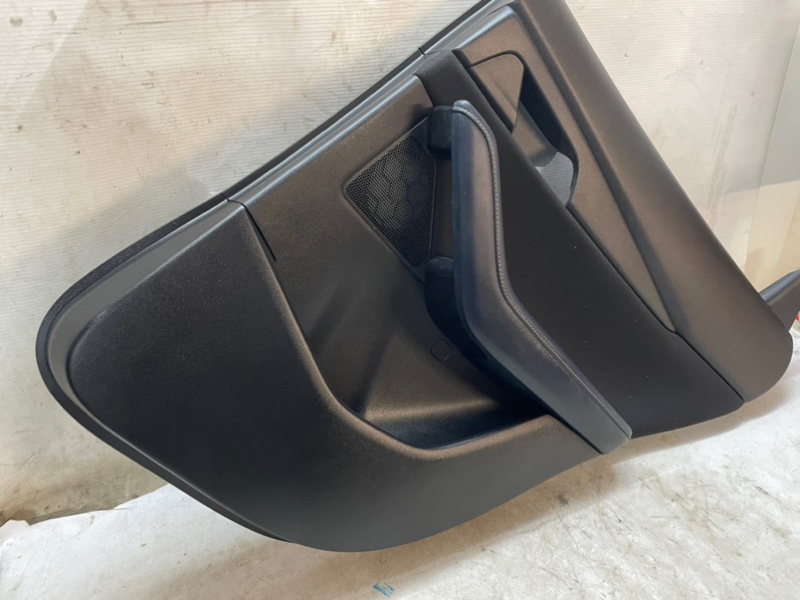 Обшивка двери Mazda CX-30 2020