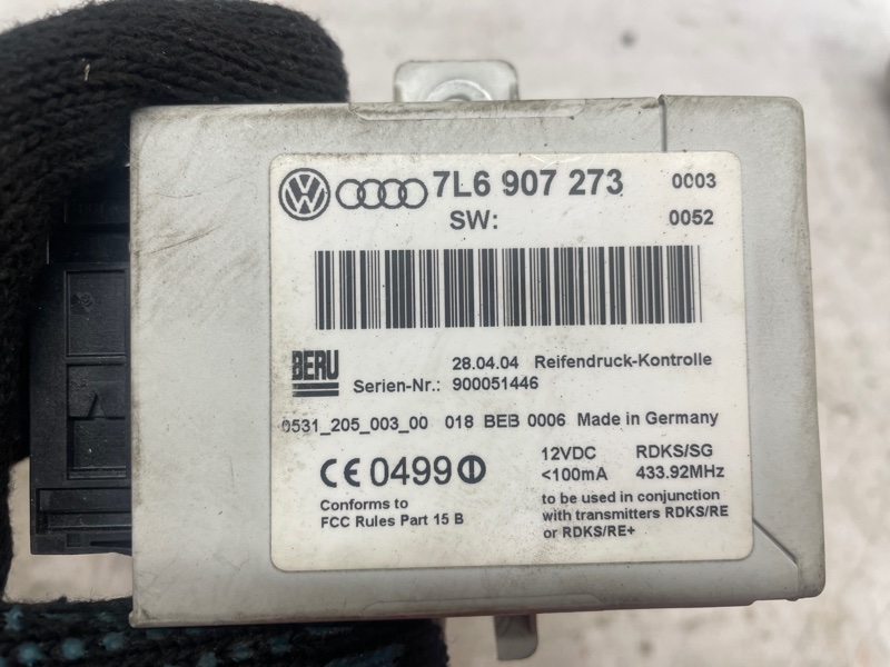 Блок управления давлением в шинах Volkswagen Touareg 2003 7L