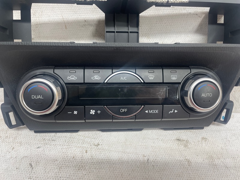 Блок управления климатом Mazda Mazda 3 2015 BM