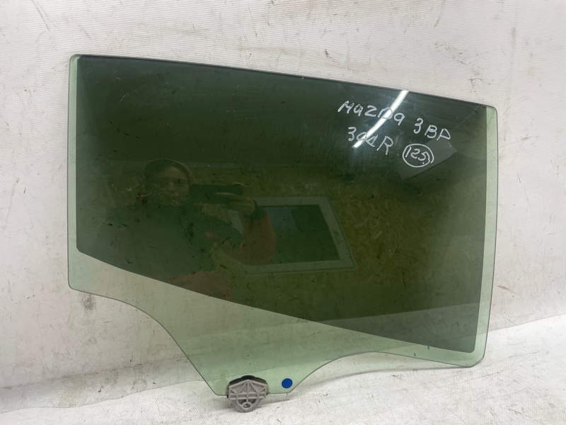 Стекло двери Mazda Mazda 3 2020 BP