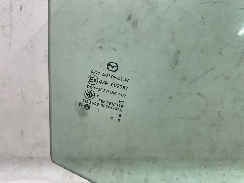 Стекло двери Mazda CX-30 2020