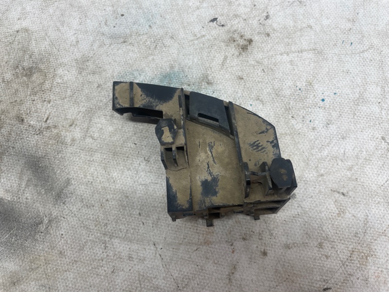 Кронштейн бампера Toyota Land Cruiser 200 2008 Внедорожник