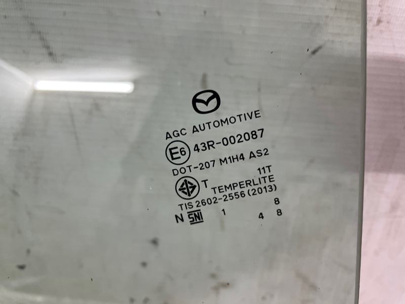 Стекло двери Mazda CX-30 2020