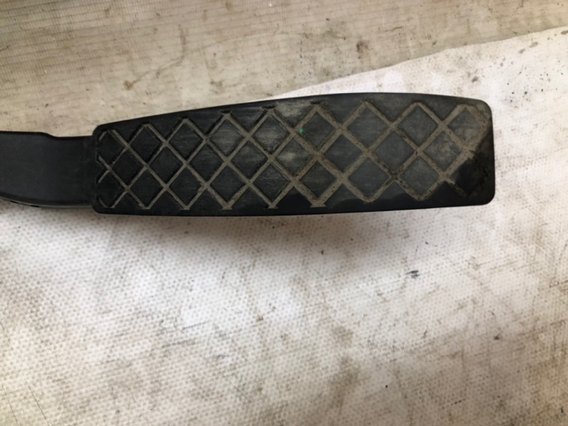 Педаль газа Volkswagen Touareg 2003 7L
