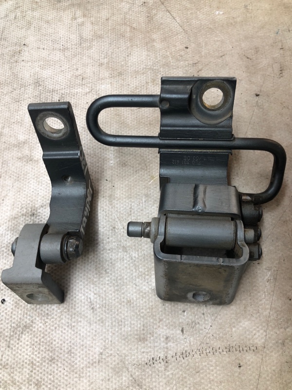 Петля двери Volkswagen Touareg 2003 7L