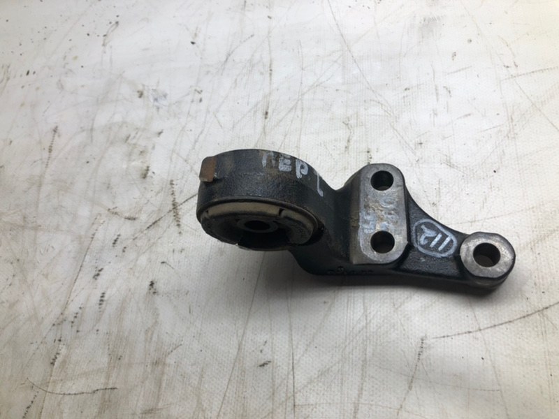 Опора редуктора Toyota Land Cruiser 200 2008 Внедорожник