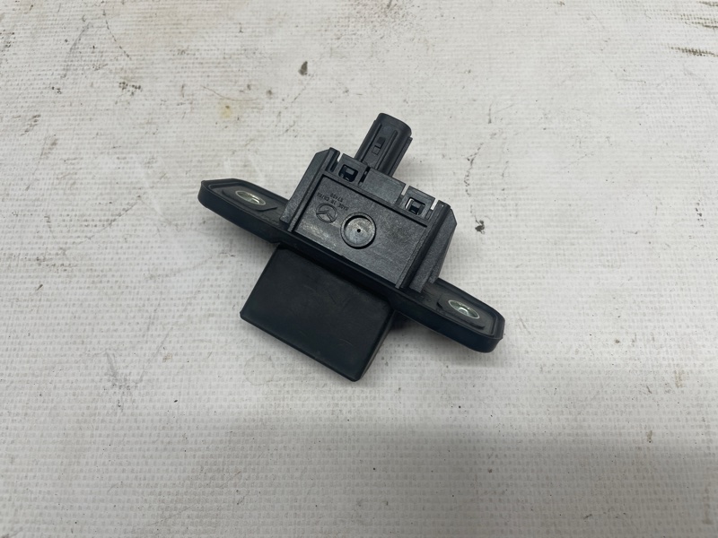 Кнопка открывания багажника Mazda CX-30 2020