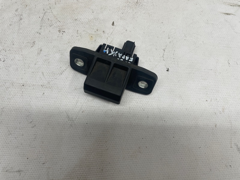 Кнопка открывания багажника Mazda CX-30 2020