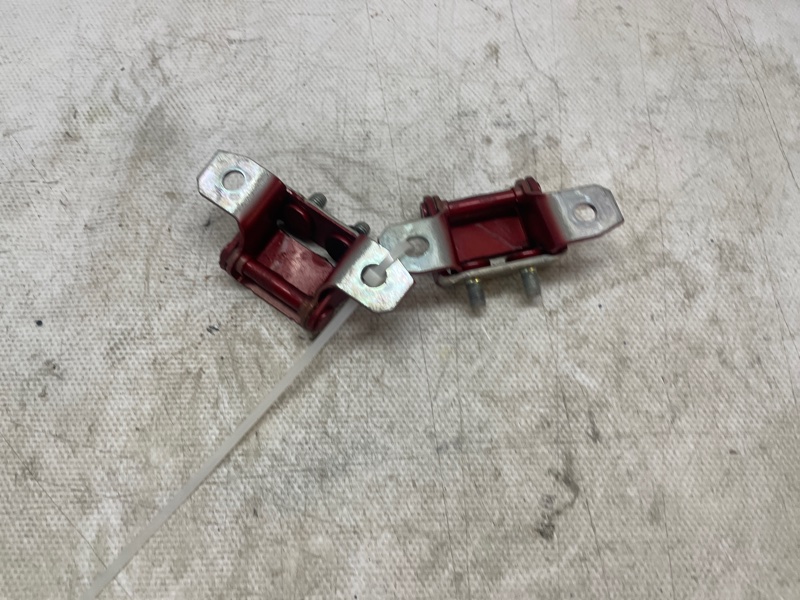 Петля багажника Mazda CX-30 2020