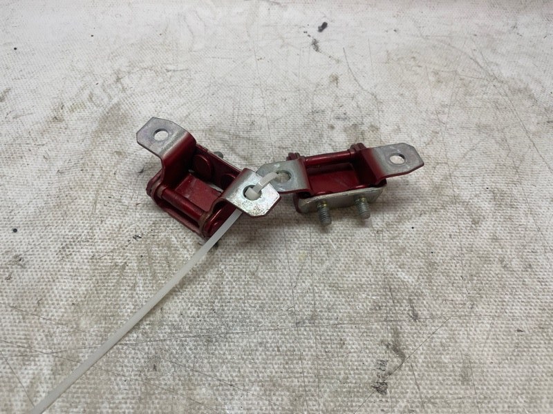 Петля багажника Mazda CX-30 2020