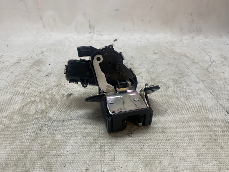Замок багажника Mazda CX-30 2020