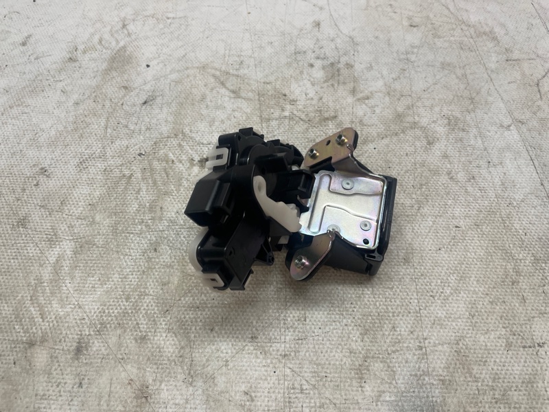 Замок багажника Mazda CX-30 2020