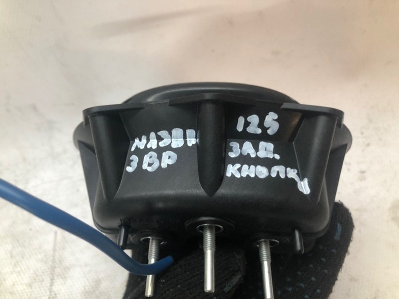 Кнопка открывания багажника Mazda Mazda 3 2020 BP