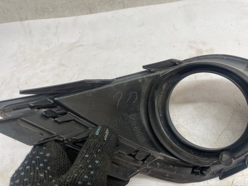 Рамка ПТФ Mitsubishi Outlander 2021 GF8W