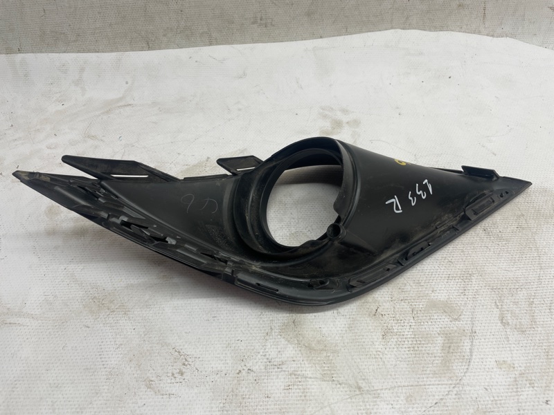 Рамка ПТФ Mitsubishi Outlander 2021 GF8W