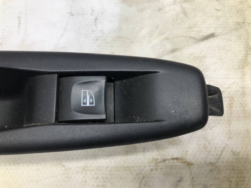 Кнопка стеклоподъемника Renault Kaptur 2016 H5_