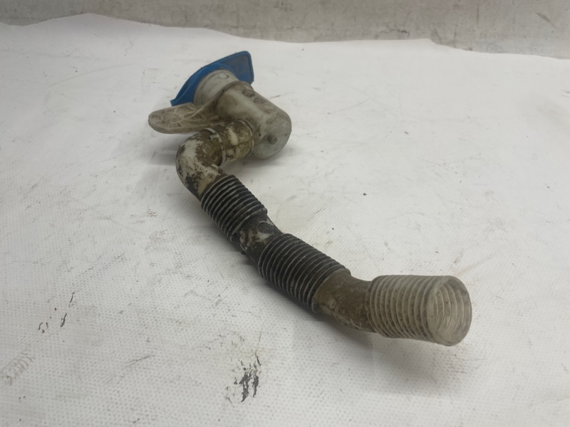 Горловина омывателя Volkswagen Golf 2003-2010 1K1