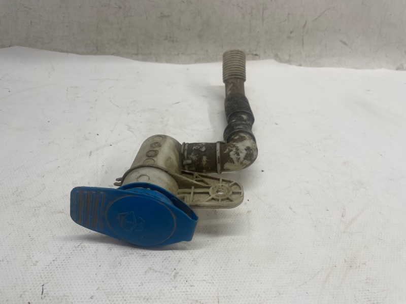 Горловина омывателя Volkswagen Golf 2003-2010 1K1