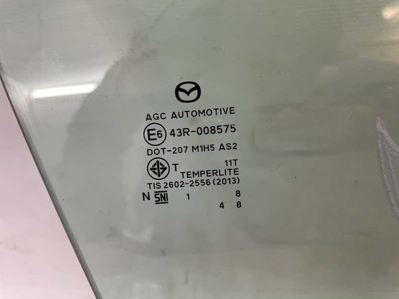 Стекло двери Mazda CX-30 2020