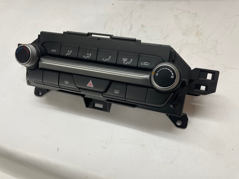 Блок управления климатом Mazda Mazda 3 2020 BP