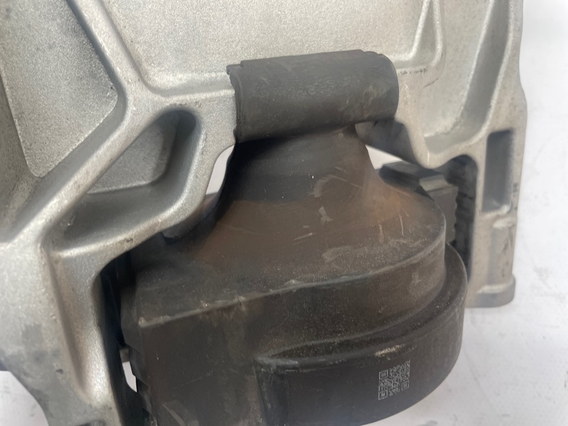 Подушка двигателя Mazda CX-30 2020