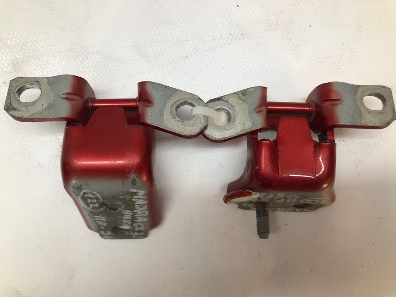 Петля двери Mazda CX-30 2020