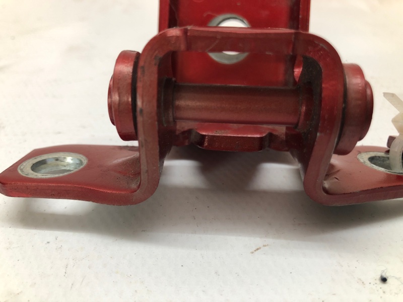 Петля двери Mazda CX-30 2020