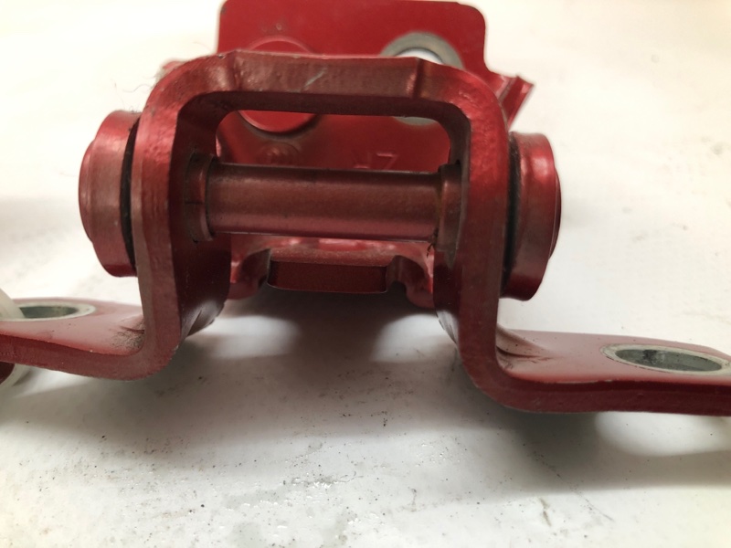 Петля двери Mazda CX-30 2020
