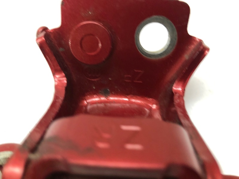 Петля двери Mazda CX-30 2020