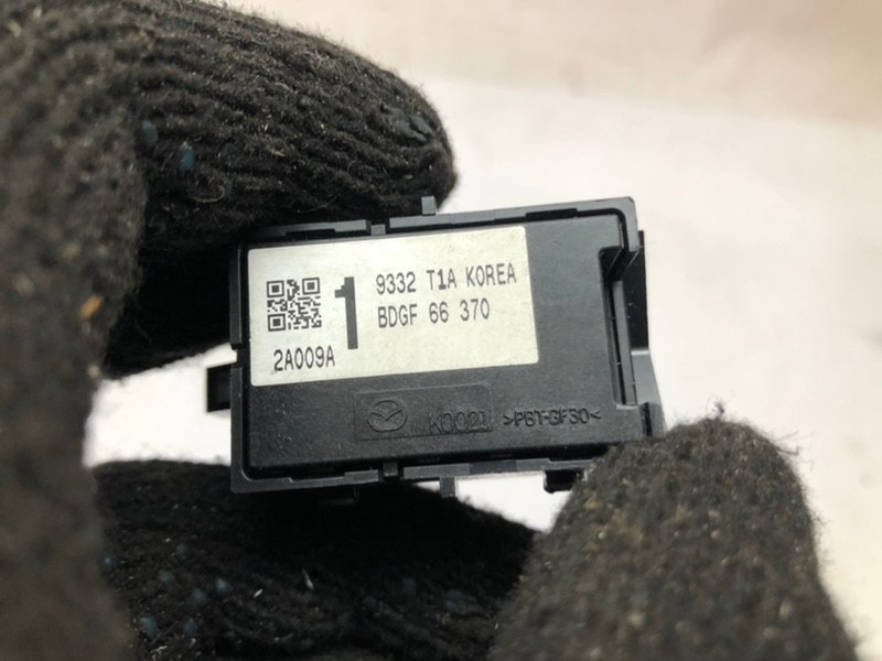 Кнопка стеклоподъемника Mazda Mazda 3 2020 BP
