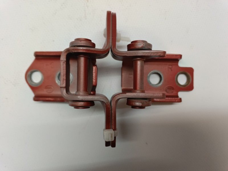 Петля двери Mazda CX-30 2020
