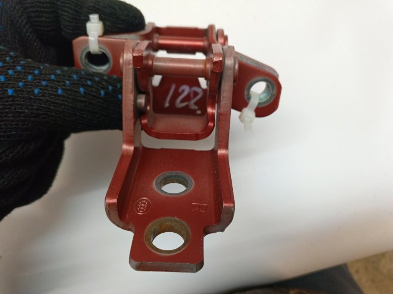 Петля двери Mazda CX-30 2020