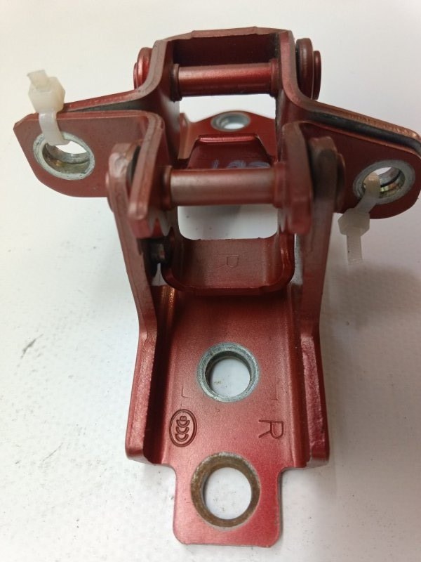 Петля двери Mazda CX-30 2020