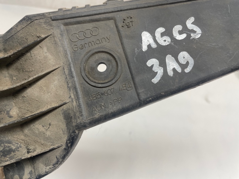 Кронштейн бампера Audi A6 1997-2005 C5