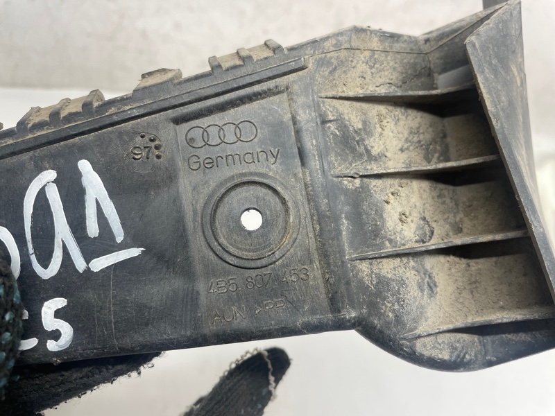 Кронштейн бампера Audi A6 1997-2005 C5