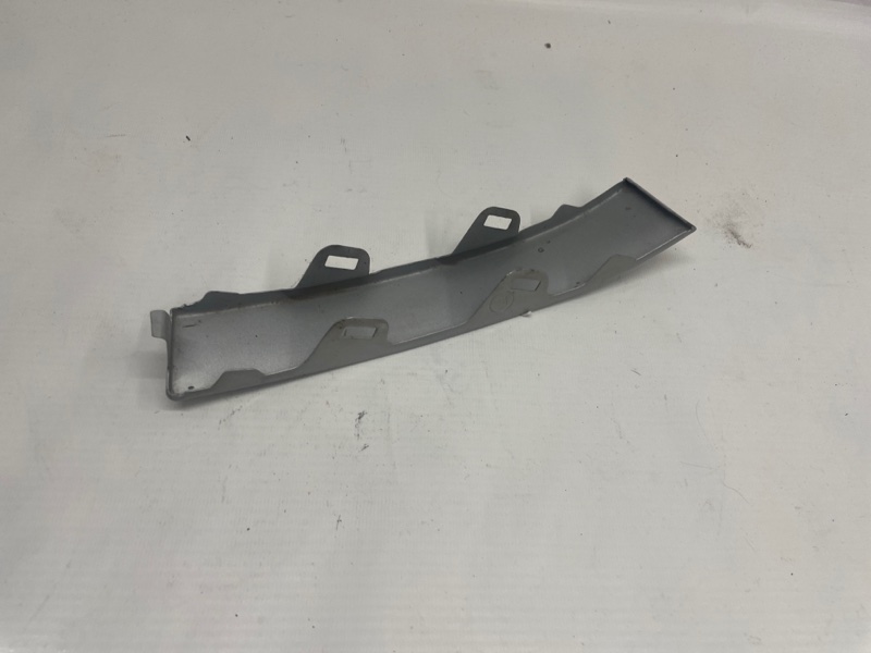 Планка под фонарь Toyota Corolla Spacio 1997-2001 AE111