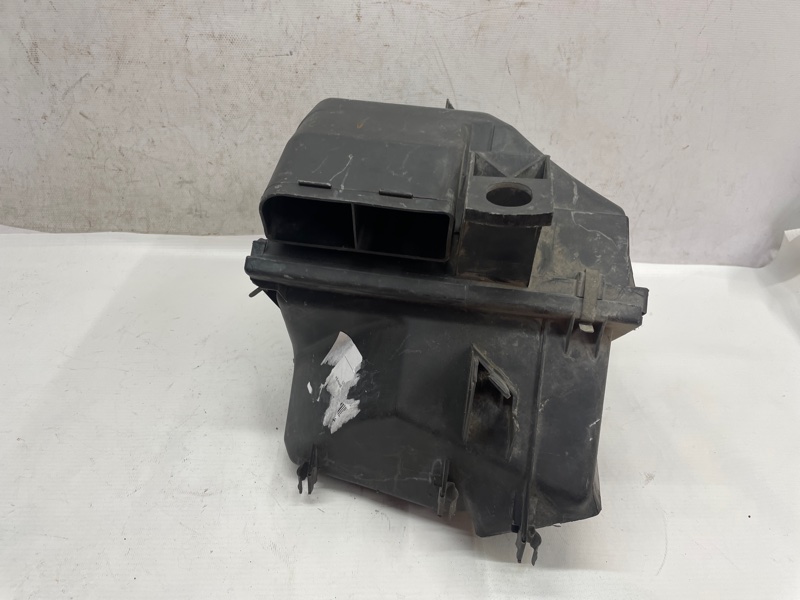 Корпус воздушного фильтра Audi A6 1997-2005 C5