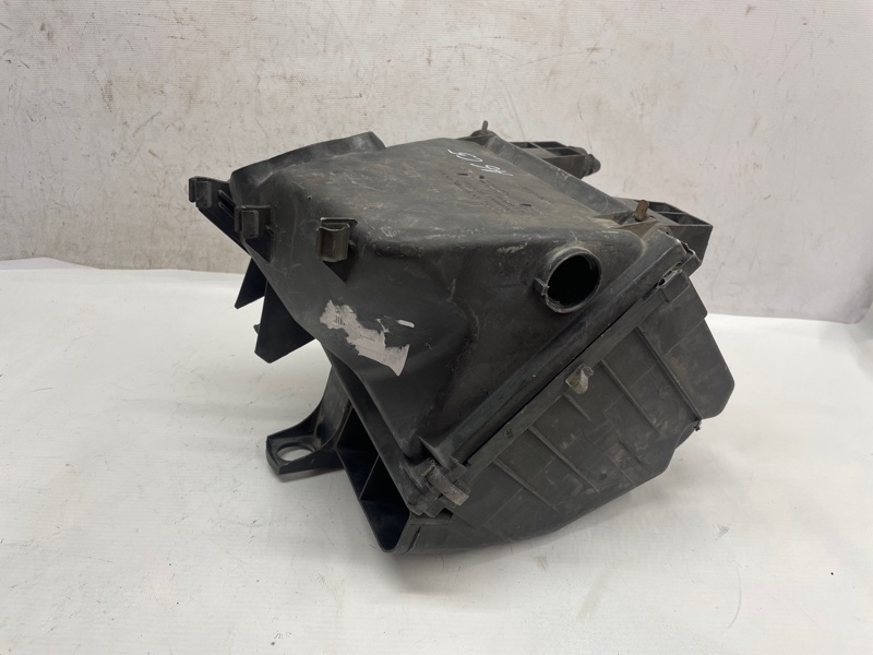 Корпус воздушного фильтра Audi A6 1997-2005 C5