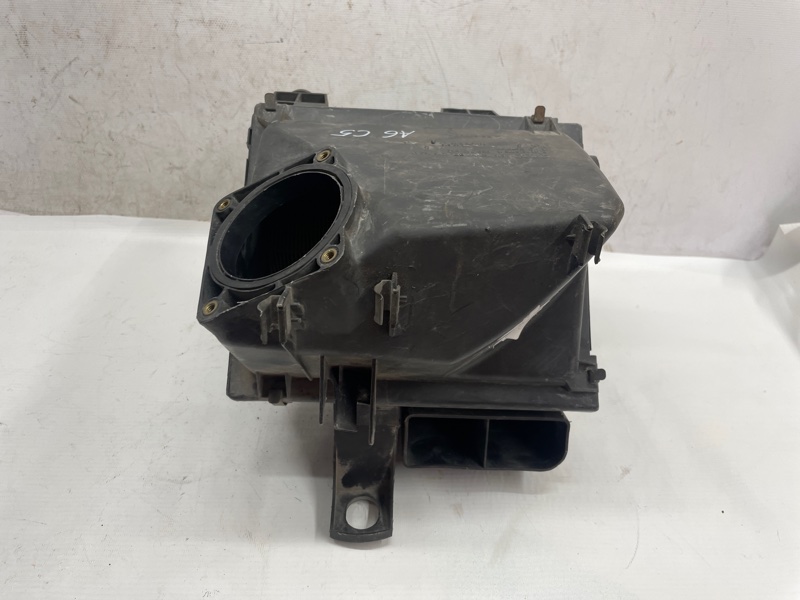 Корпус воздушного фильтра Audi A6 1997-2005 C5