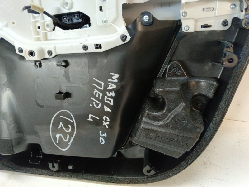 Обшивка двери Mazda CX-30 2020