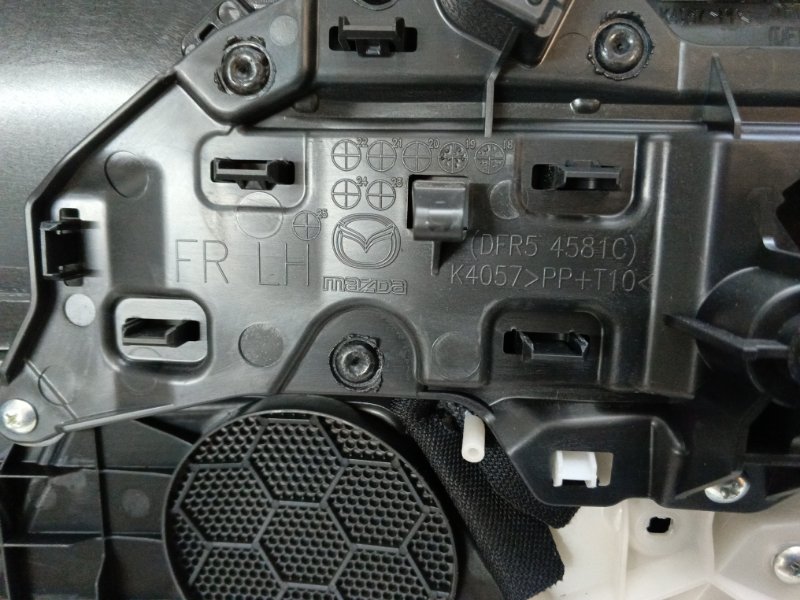Обшивка двери Mazda CX-30 2020