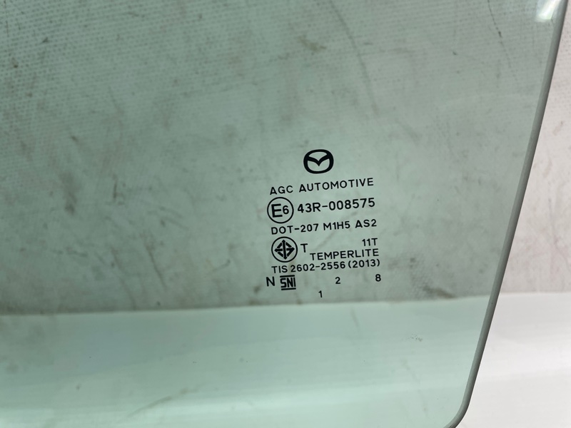 Стекло двери Mazda CX-30 2020