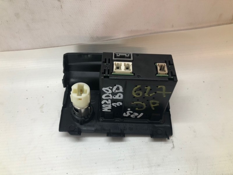 Разъем AUX / USB Mazda Mazda 3 2015 BM